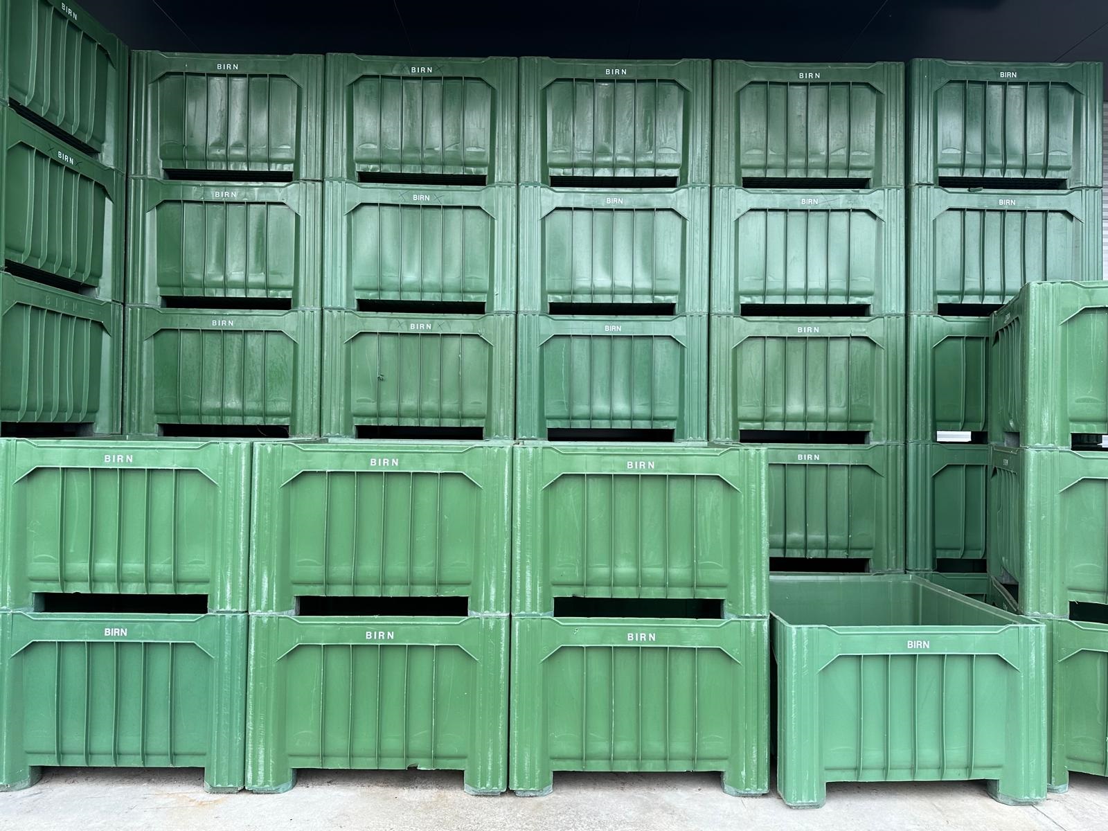 Large containers fruit crates P10231